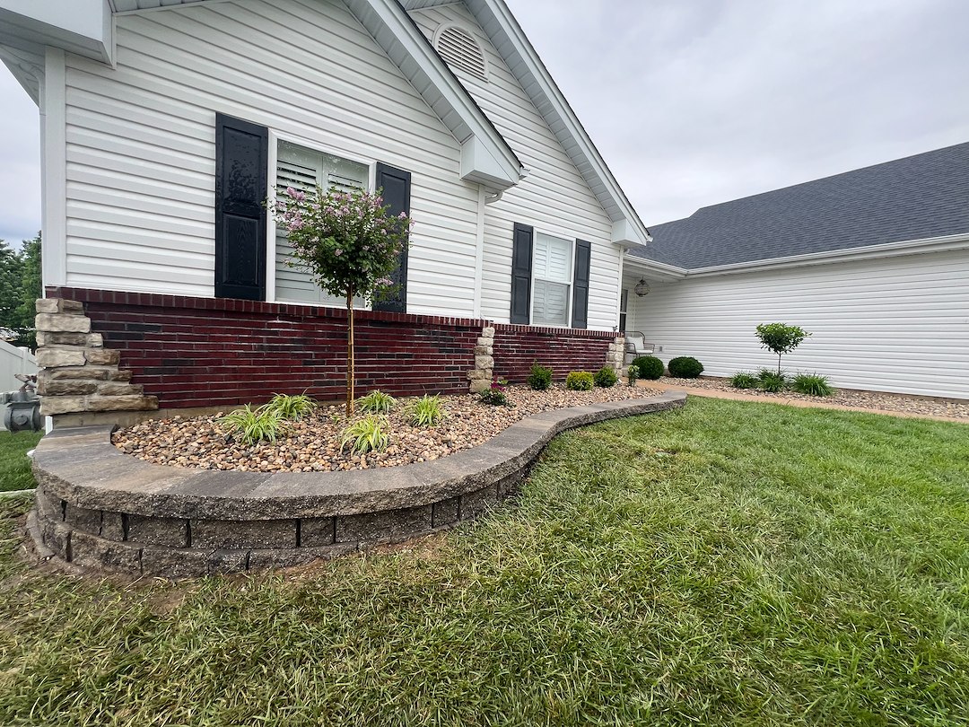 Retaining wall & Landscaping Design in Ladue, MO - Elegant Outdoor Solutions