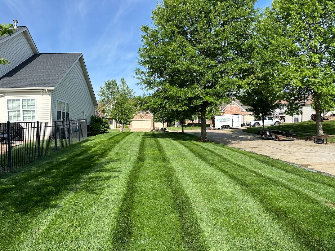 Weekly Lawn Mowing Services in Dardenne Prairie - Brothers Lawn Maintenance